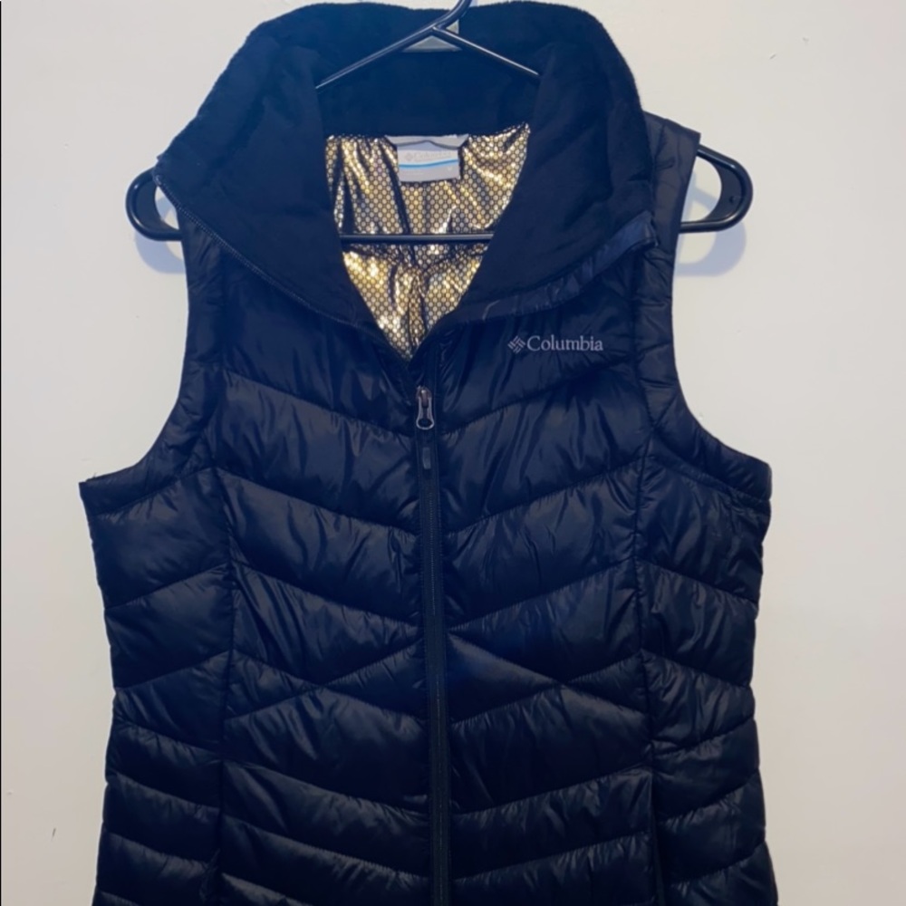 Good condition Black Columbia Vest, Gold inside